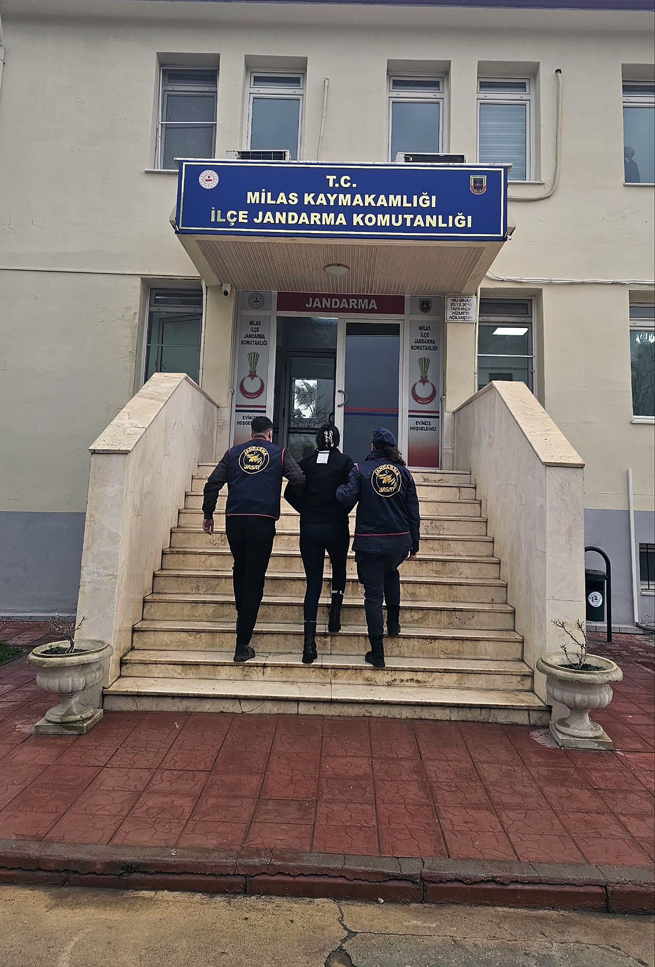 Çeşitli Suçlardan Aranan 38 Şahıs Tutuklandı