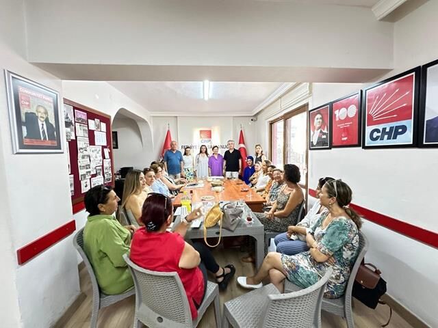 CHP Fethiye Kadın Kolları Yönetimi Toplu Olarak İstifa Etti