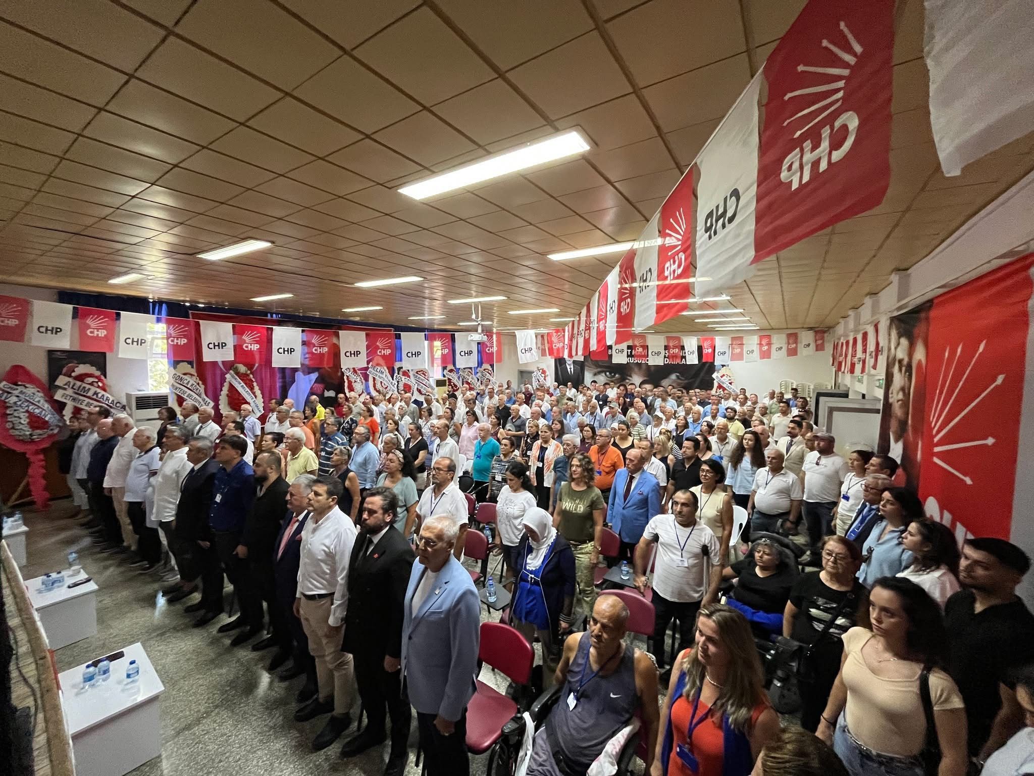 CHP Fethiye’de Başkan Koyuncu Güven Tazeledi