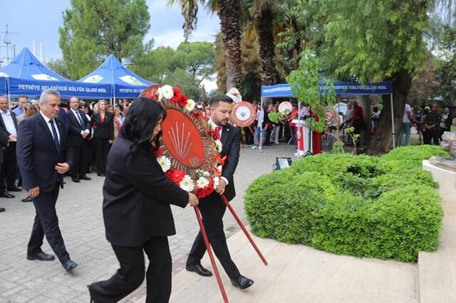 CHP Fethiye’den Cumhuriyet Meydanı’nda Alternatif Çelenk Töreni
