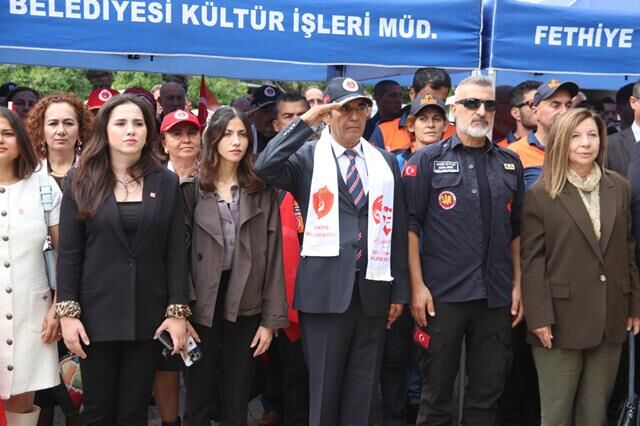CHP Fethiye’den Cumhuriyet Meydanı’nda Alternatif Çelenk Töreni