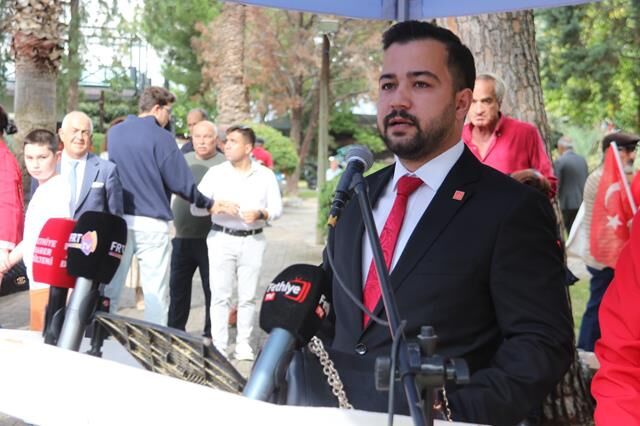 CHP Fethiye’den Cumhuriyet Meydanı’nda Alternatif Çelenk Töreni