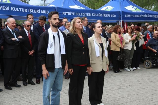 CHP Fethiye’den Cumhuriyet Meydanı’nda Alternatif Çelenk Töreni