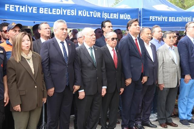 CHP Fethiye’den Cumhuriyet Meydanı’nda Alternatif Çelenk Töreni