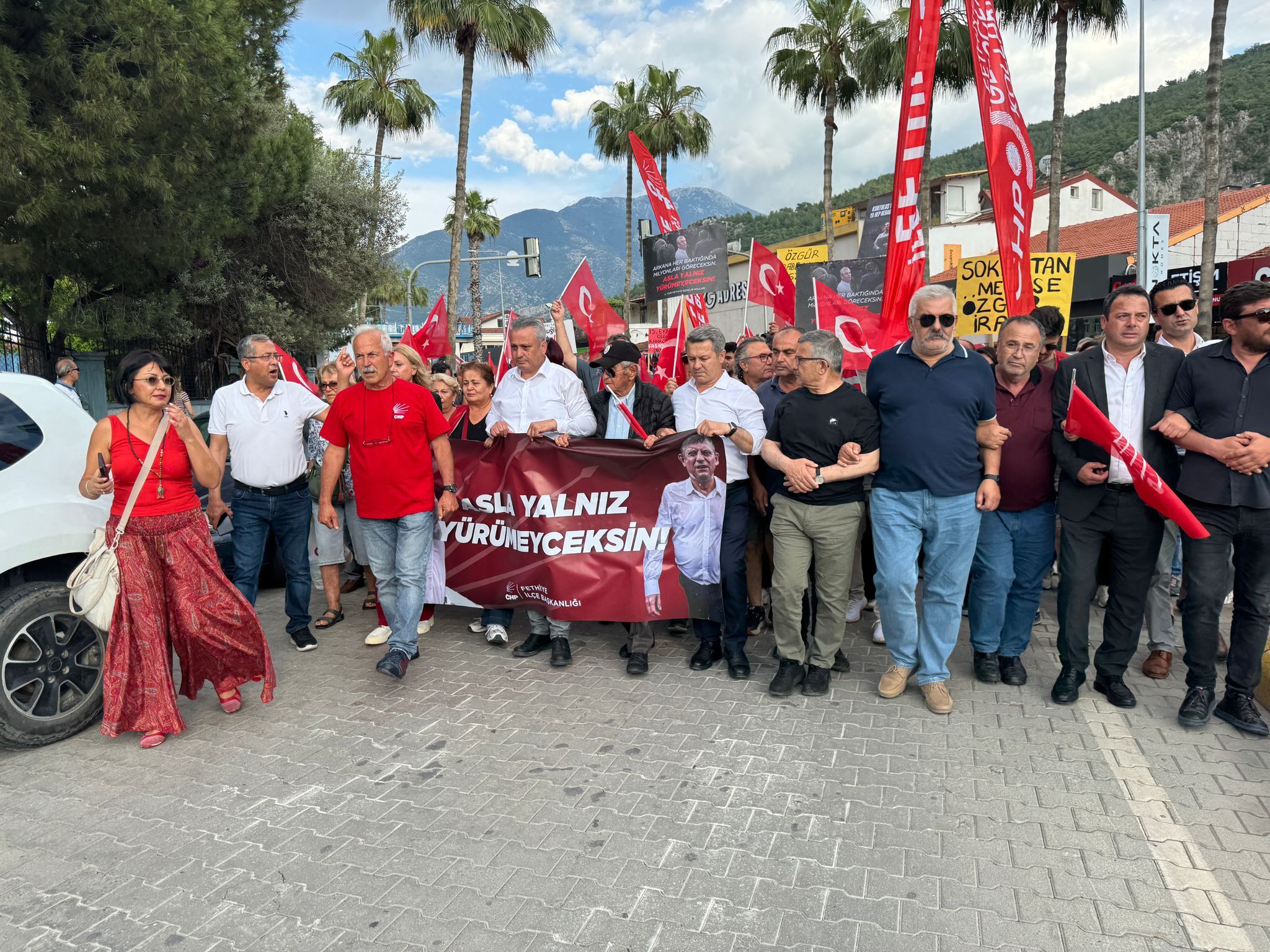 CHP Fethiye’den “Mutlak Butlan” Kararına Tepki Yürüyüşü