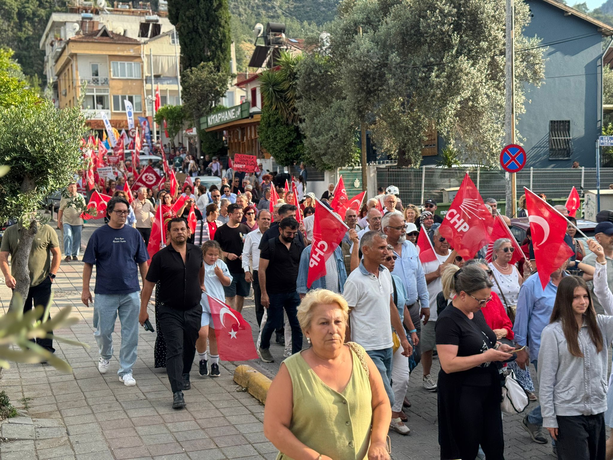 CHP Fethiye’den “Mutlak Butlan” Kararına Tepki Yürüyüşü