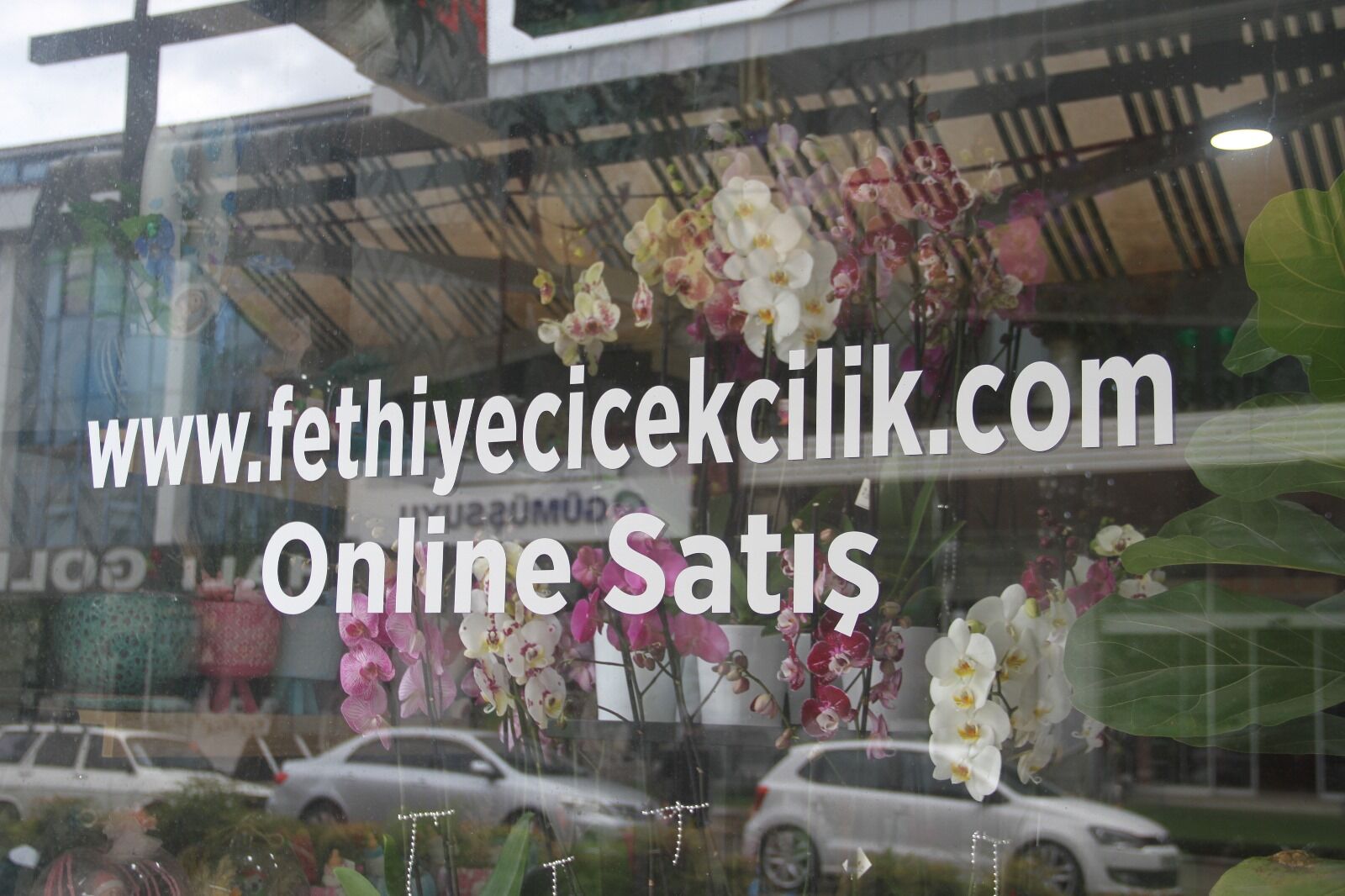 Çiçekçilerin Öğretmenler Günü Mesaisi Başladı