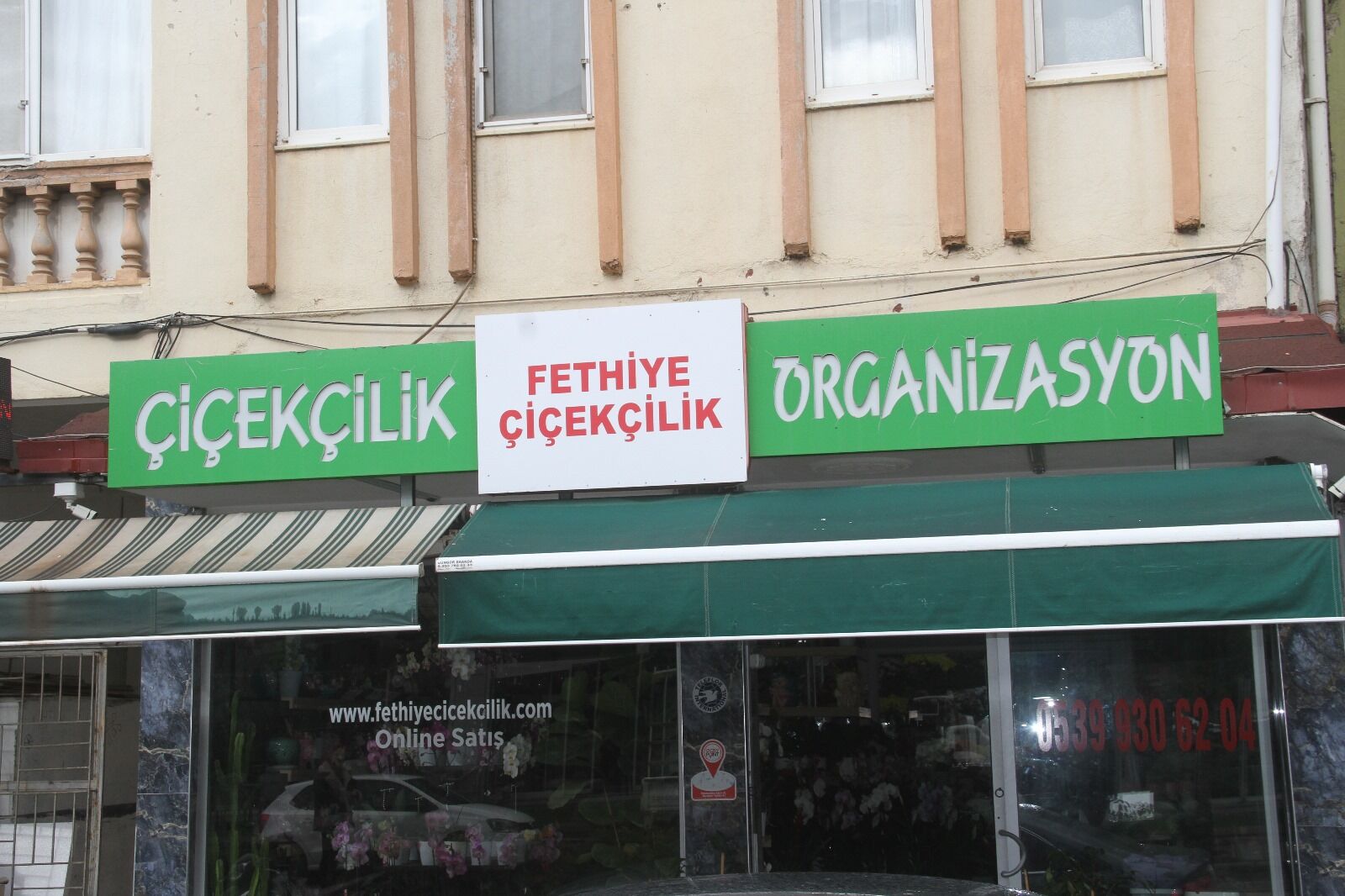 Çiçekçilerin Öğretmenler Günü Mesaisi Başladı