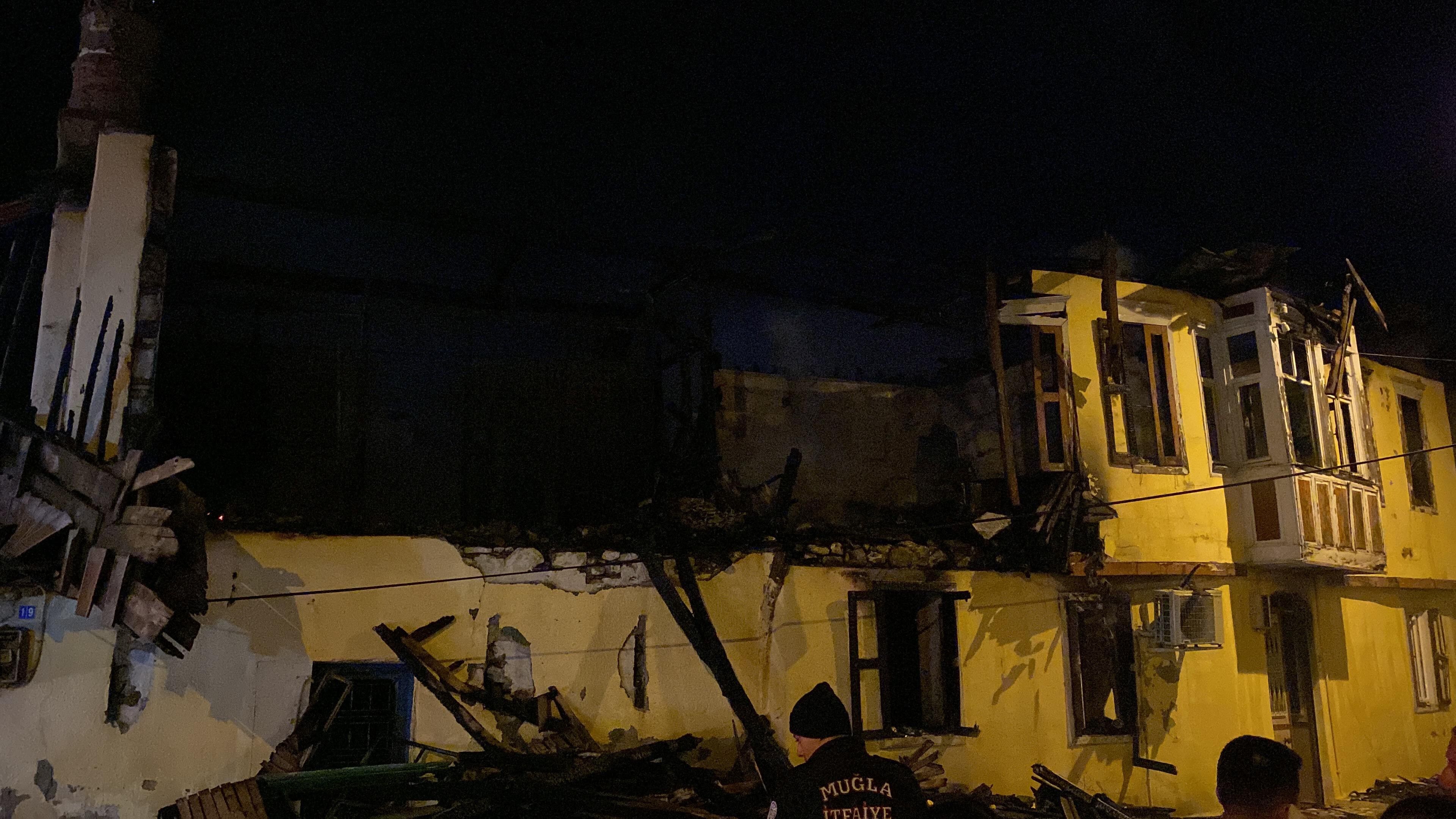 Milas'ta Geceyi Alevler Aydınlattı