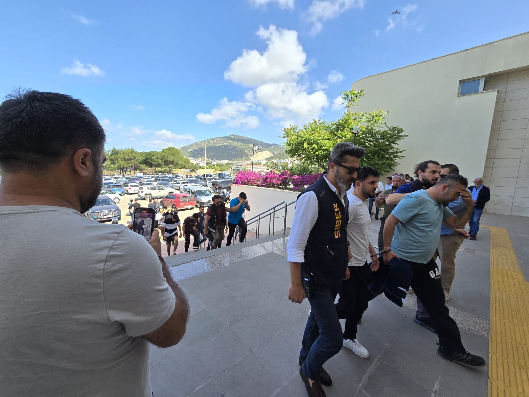 Muğla Siber Polisi’nden Çocuk İstismarı Operasyonu: 8 Şüpheli Yakalandı