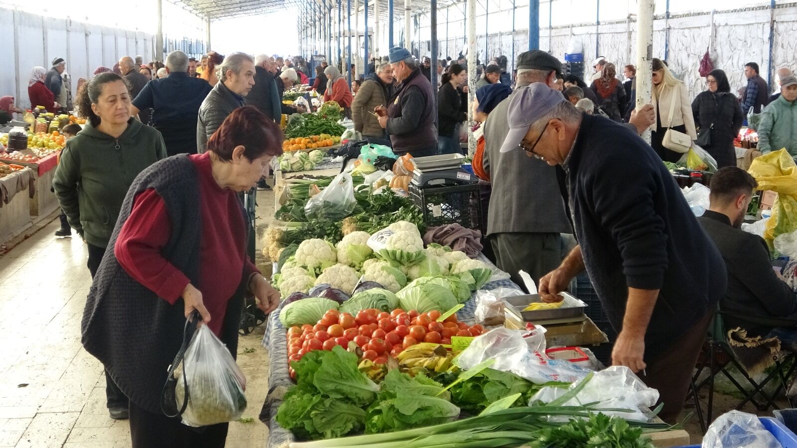Cuma Pazarı’nda Bağışıklığı Güçlendiren Ürünlere Yoğun İlgi