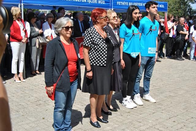 Cumhuriyet Meydanı'nda Çelenk Sunma Töreni Gerçekleştirildi