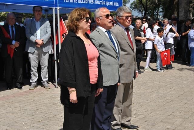 Cumhuriyet Meydanı'nda Çelenk Sunma Töreni Gerçekleştirildi