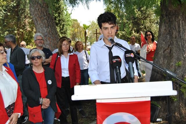Cumhuriyet Meydanı'nda Çelenk Sunma Töreni Gerçekleştirildi