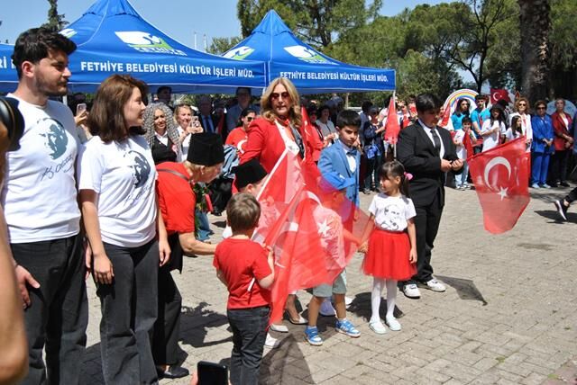Cumhuriyet Meydanı'nda Çelenk Sunma Töreni Gerçekleştirildi
