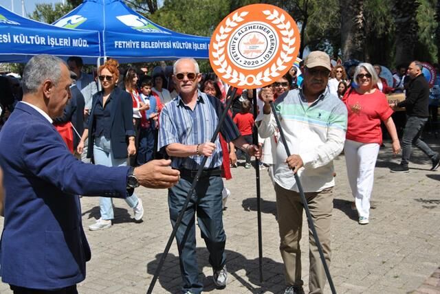 Cumhuriyet Meydanı'nda Çelenk Sunma Töreni Gerçekleştirildi