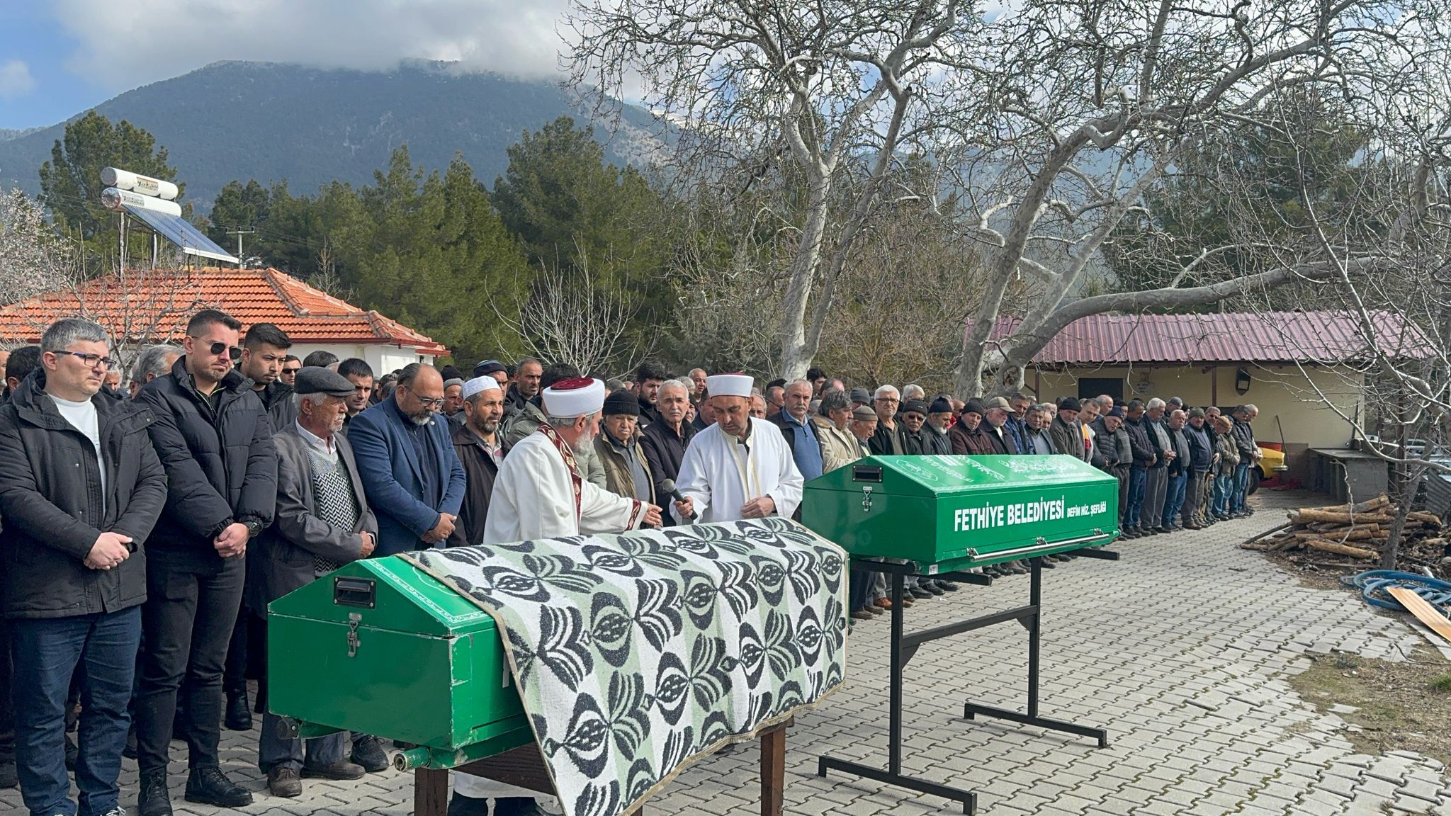 Fethiye’de Evde Çıkan Yangında Ölen Karı Koca Yan Yana Defnedildi
