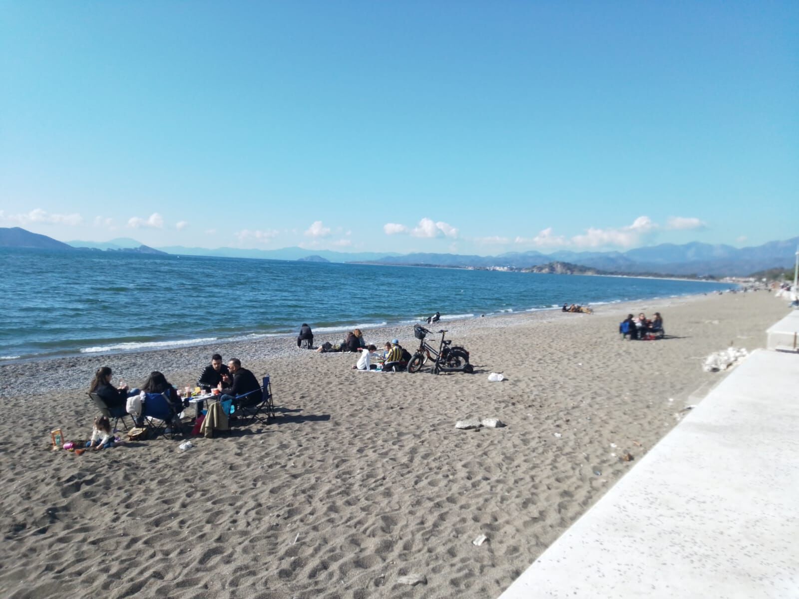 Fethiye'de Vatandaşlar Sahillere Akın Etti