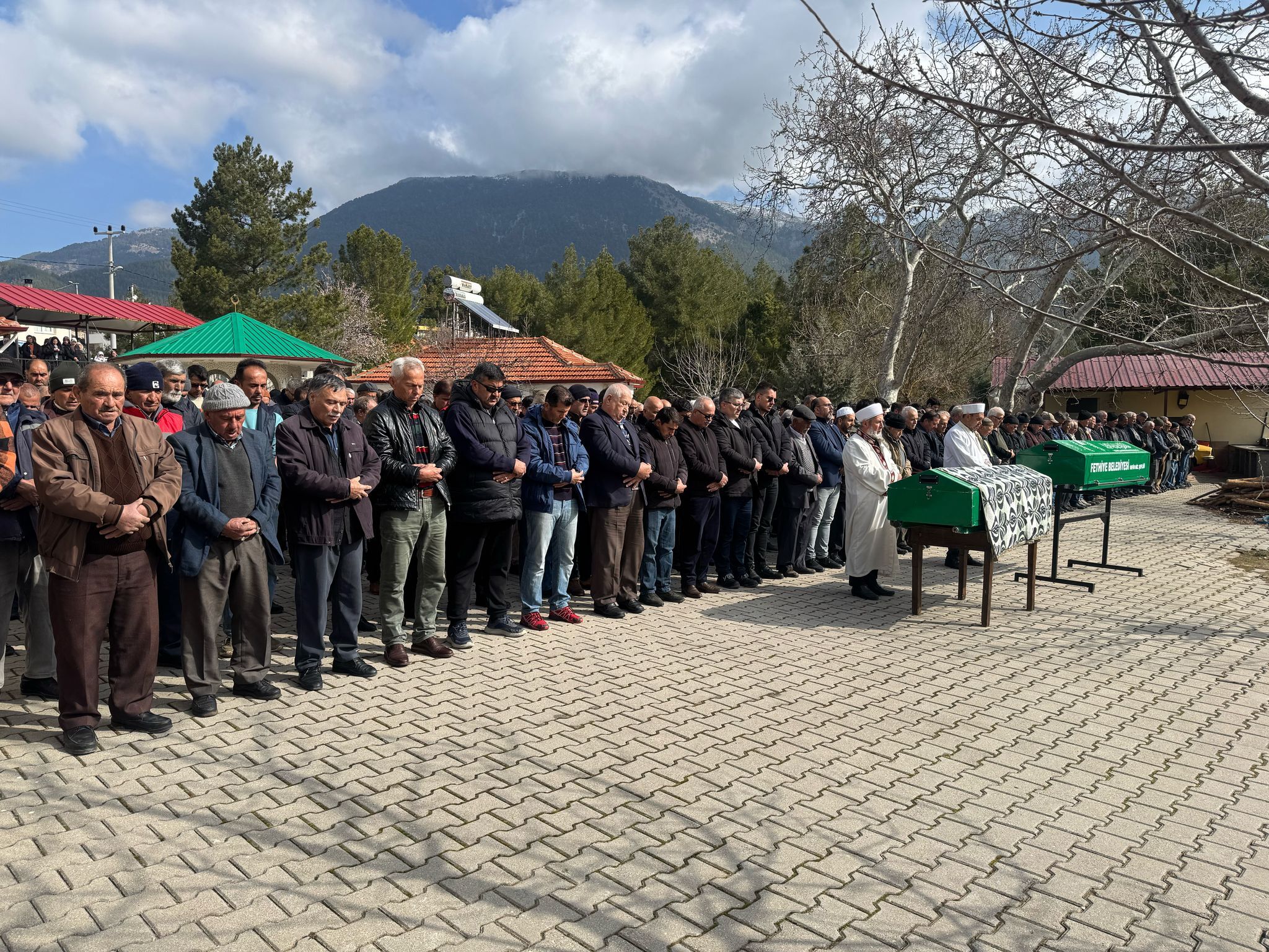 Fethiye’de Evde Çıkan Yangında Ölen Karı Koca Yan Yana Defnedildi