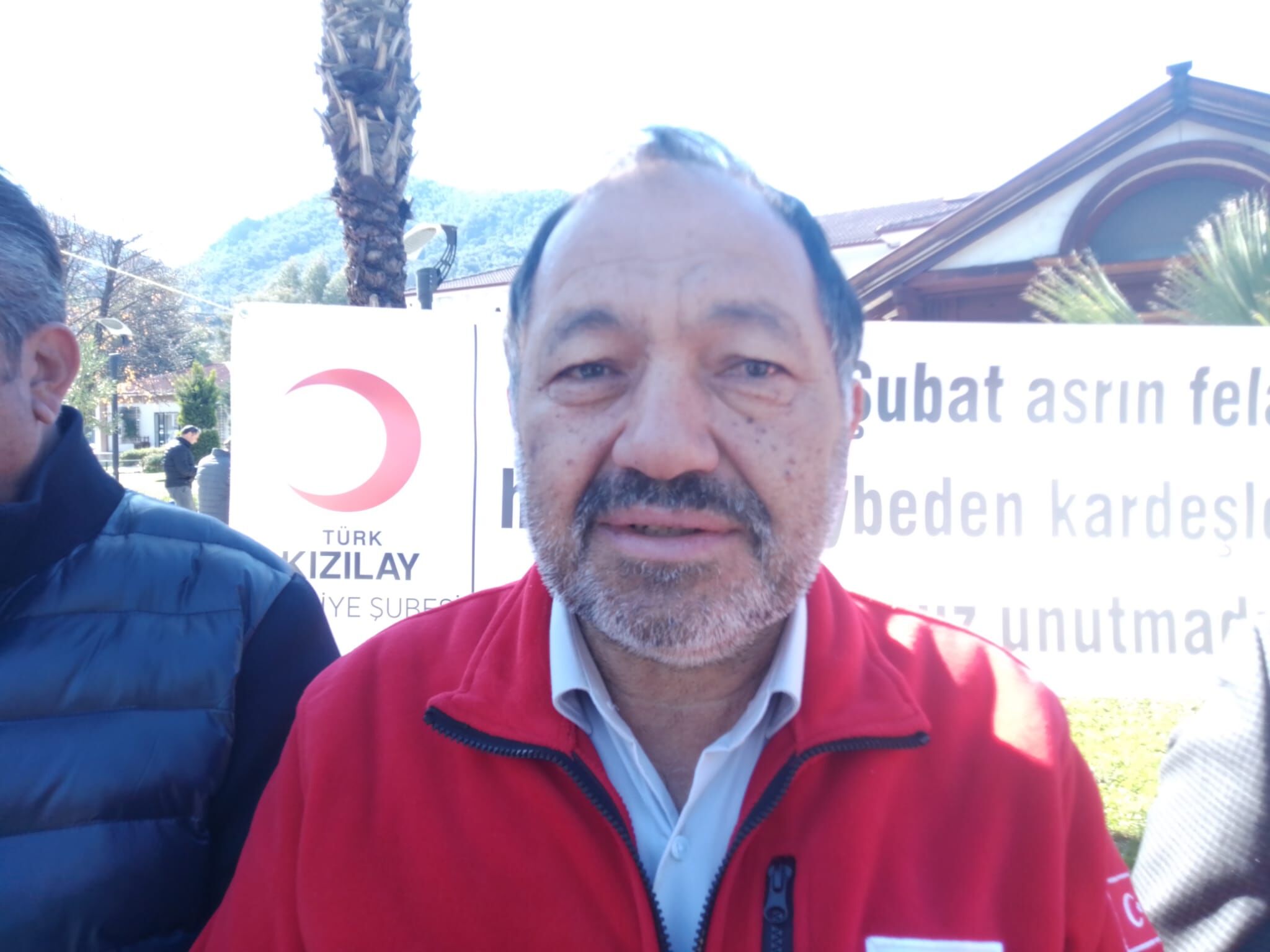 Depremin Yıldönümünde Kızılay İkramlarda Bulundu
