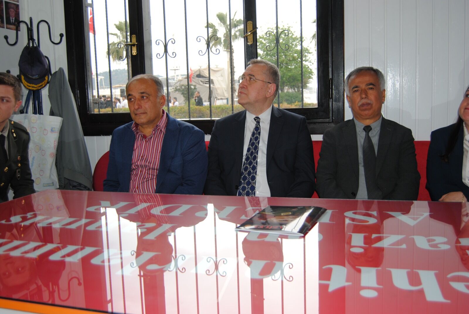 Dernek Binasında "Burada Siyaset Konuşulmaz" Yazısı Dikkat Çekti