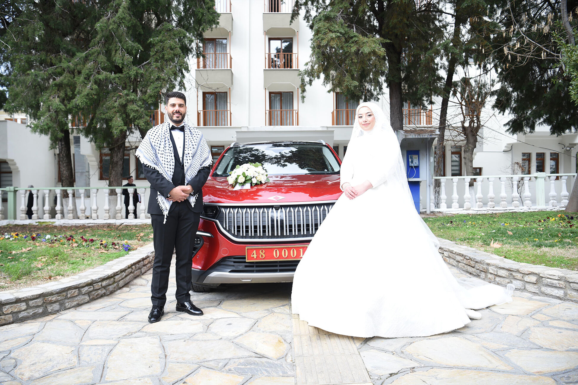 Vali Akbıyık, Makam Aracı TOGG'u Gazze'li Damada Gelin Arabası Olarak Tahsis Etti
