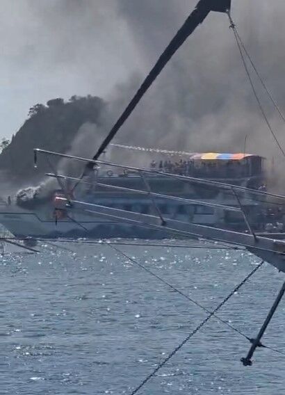 Fethiye’de Gezi Teknesi Alev Aldı: 115 Kişi Denize Atladı