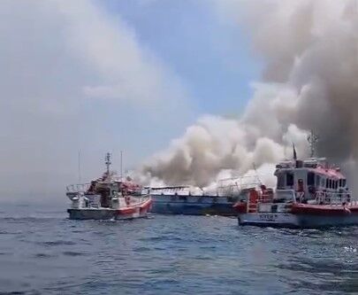 Fethiye’de Gezi Teknesi Alev Aldı: 115 Kişi Denize Atladı