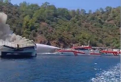 Fethiye’de Gezi Teknesi Alev Aldı: 115 Kişi Denize Atladı