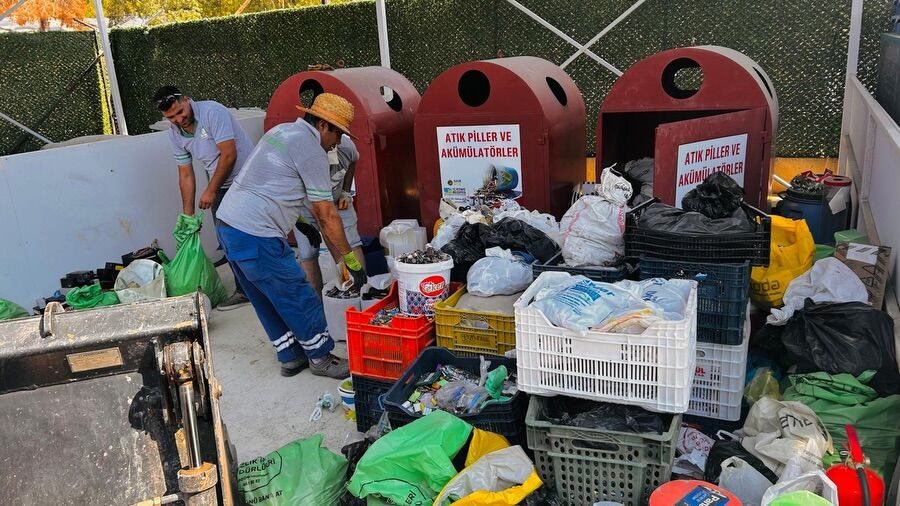 Fethiye Belediyesi'nden Geri Dönüşüme Büyük Katkı: 13,5 Ton Elektronik Atık ve Atık Pil Geri Kazandırıldı