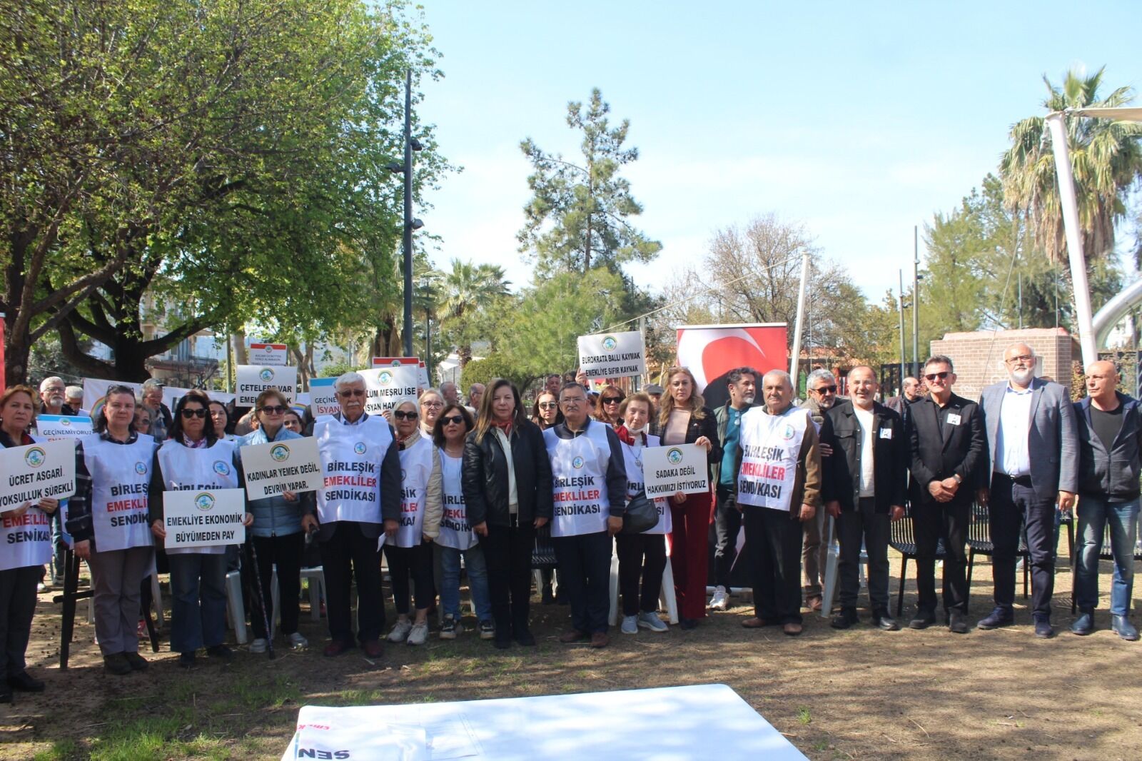 ‘’Emeklinin Hakkını Enflasyona Ezdirmeyeceğiz’’