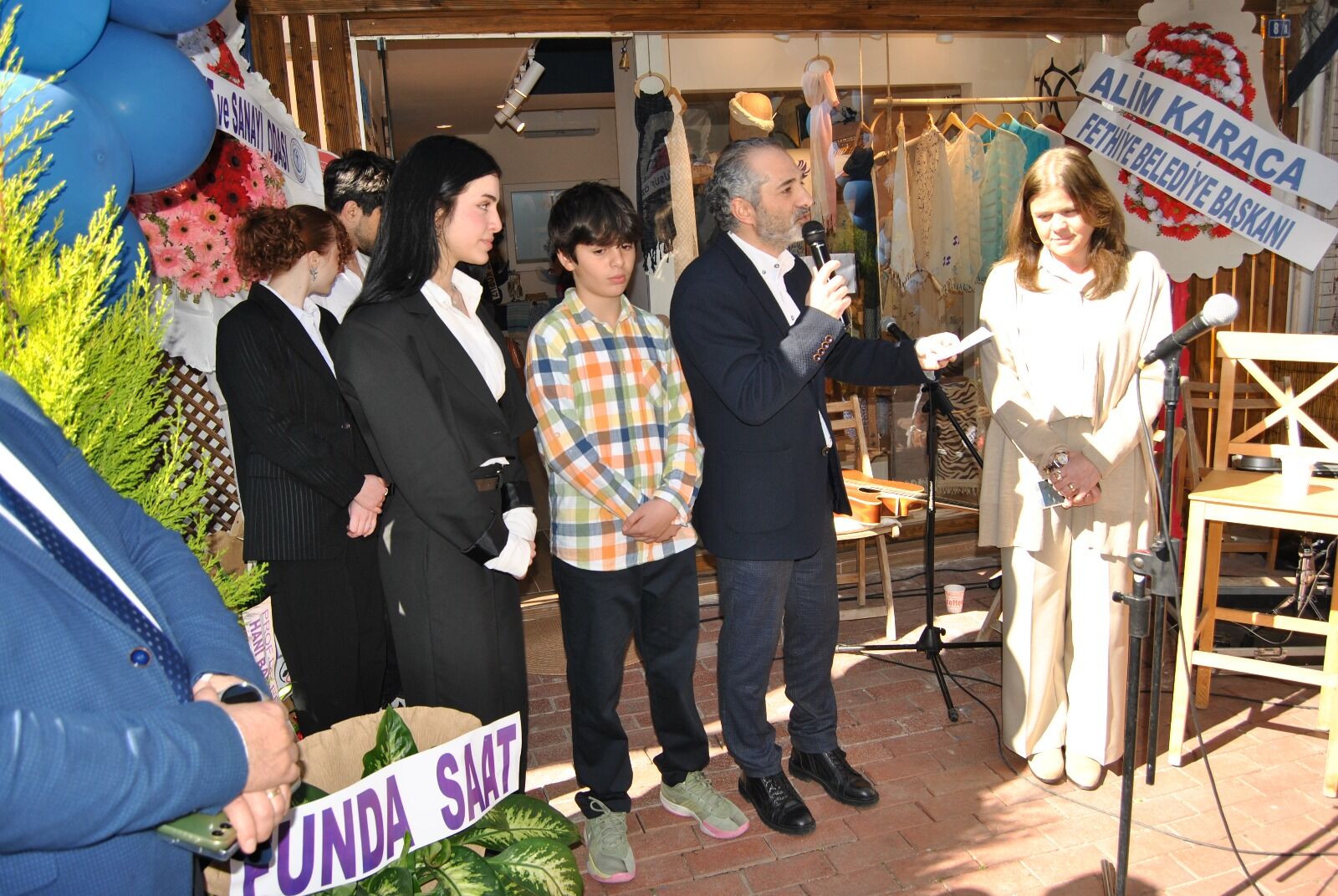 Emel's Weawing Art'ın Açılışına Yoğun Katılım Oldu