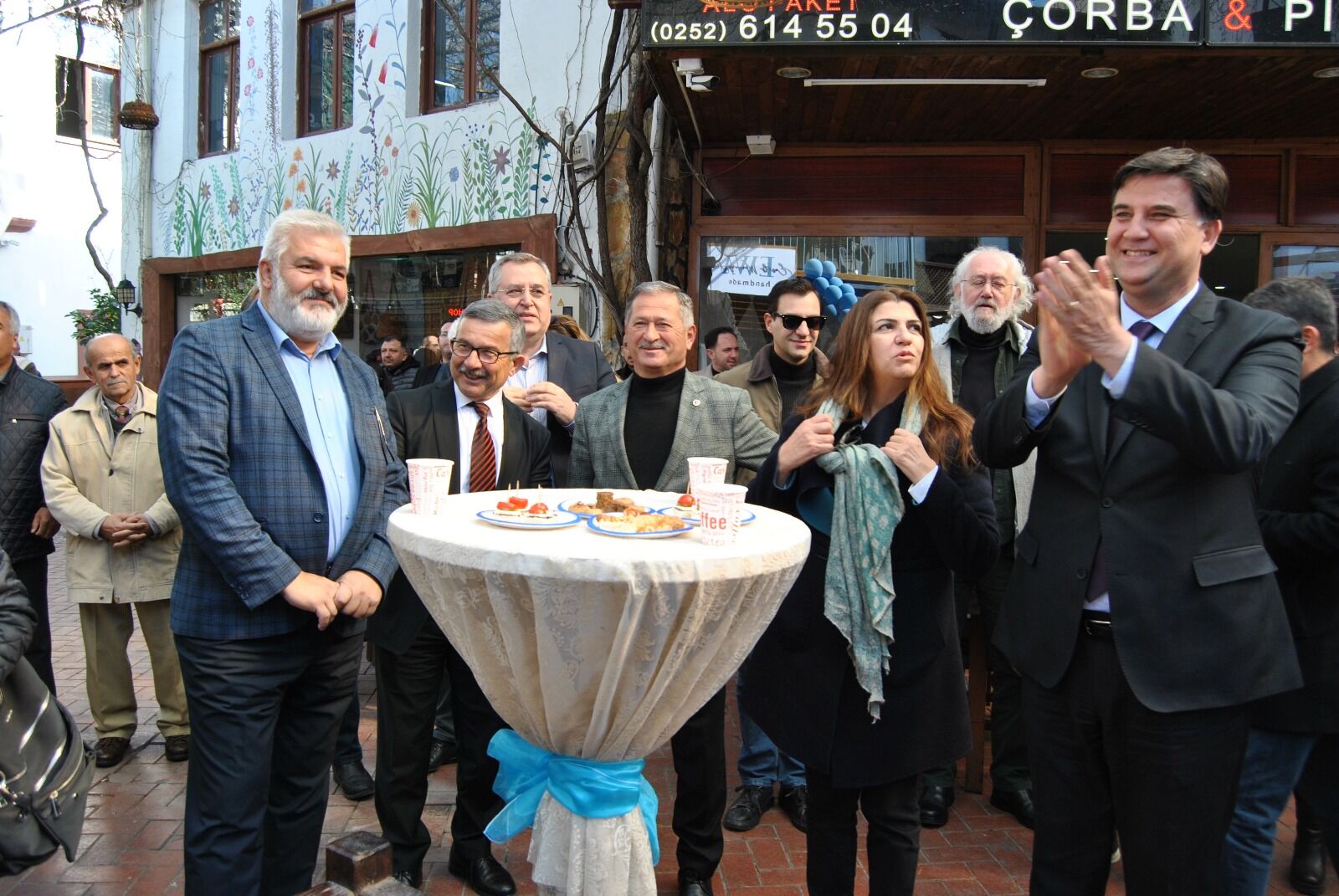 Emel's Weawing Art'ın Açılışına Yoğun Katılım Oldu