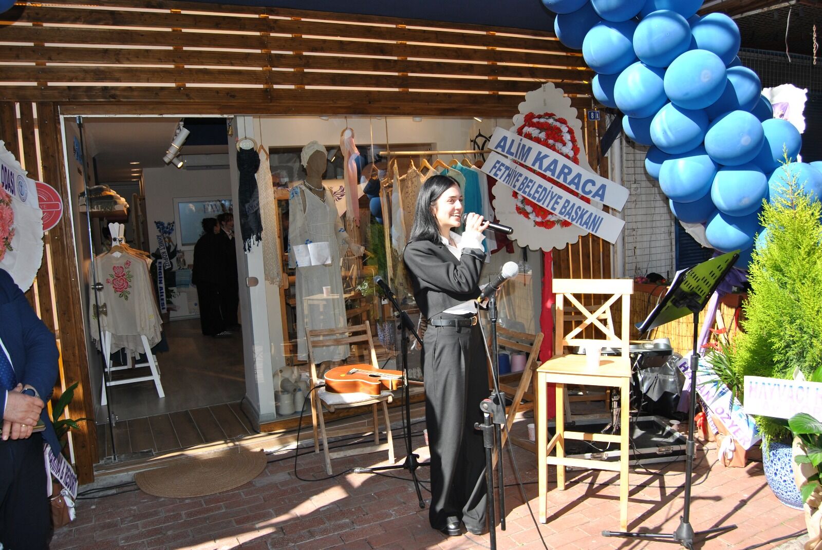Emel's Weawing Art'ın Açılışına Yoğun Katılım Oldu