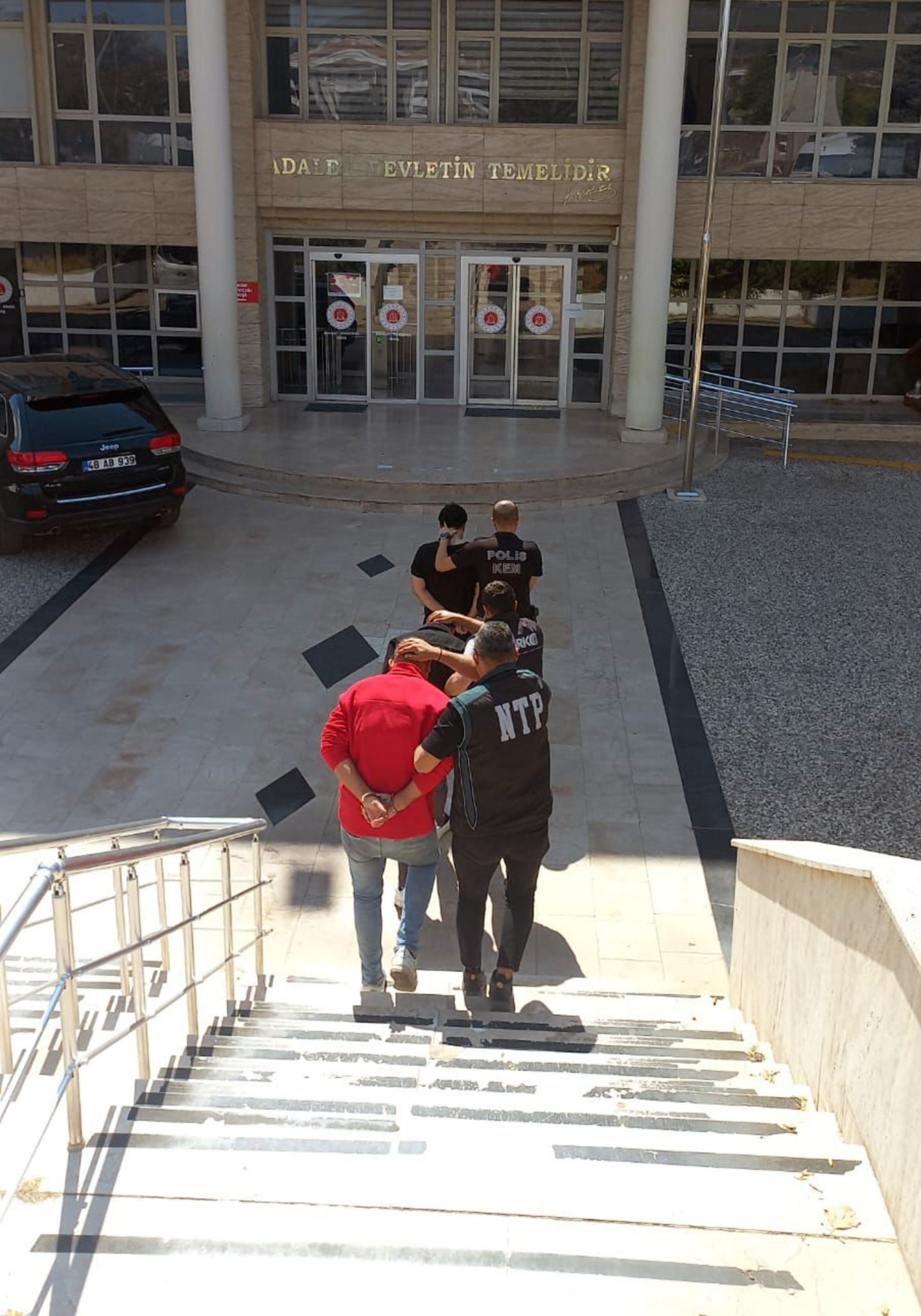 Emniyetten Uyuşturucu Satıcılarına Operasyon