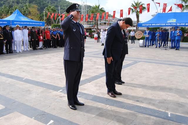 Fethiye’de Cumhuriyet Bayramı Coşkusu Çelenk Töreni İle Başladı
