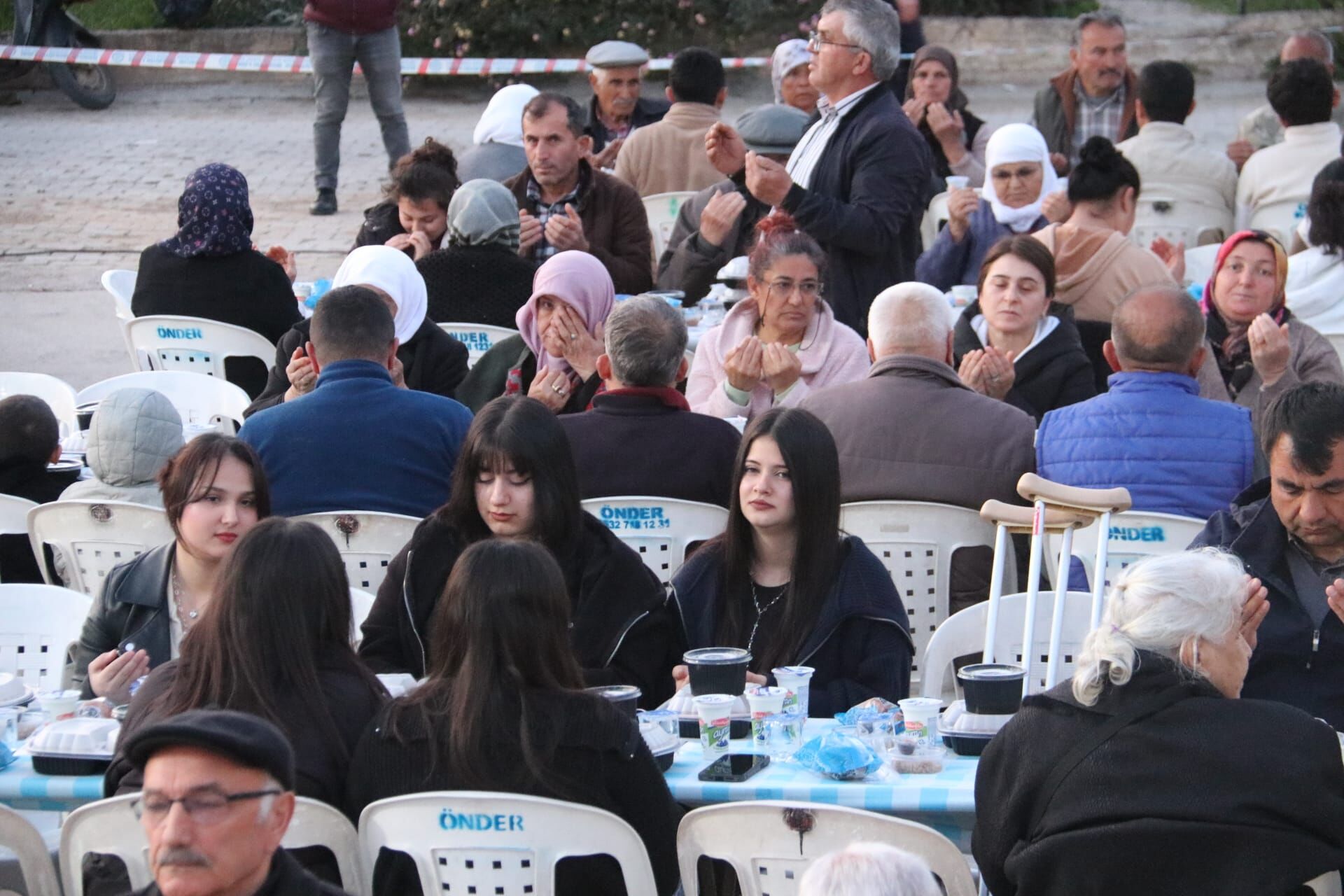 Esenköy’de Büyükşehir Belediyesinin İftar Sofrasında Yoğun Katılım