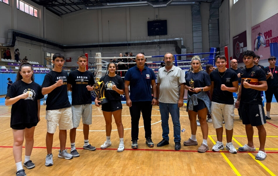 Fethiyeli Yaren İpek, Muaythai Galası’nda Rakibini Knockdown Ederek Kazandı