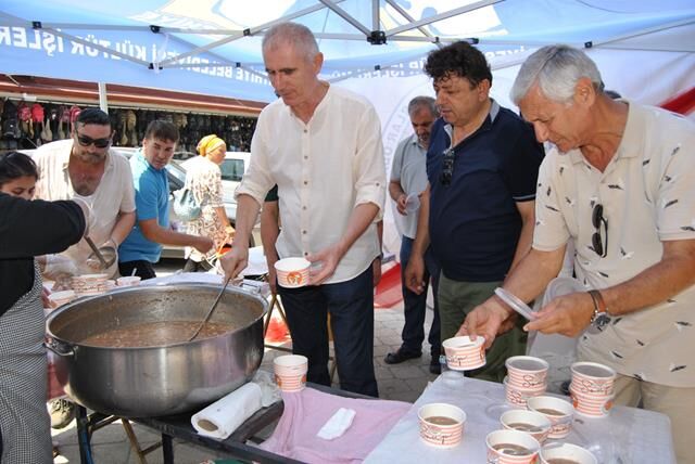 Esnaf Sanatkarlardan Geleneksel Aşure Etkinliğine Yoğun İlgi Oldu