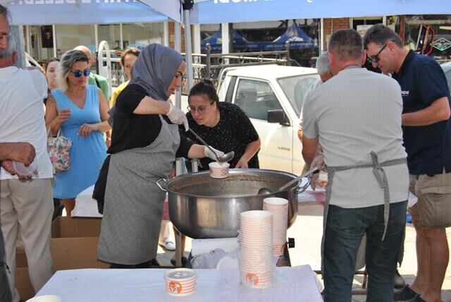 Esnaf Sanatkarlardan Geleneksel Aşure Etkinliğine Yoğun İlgi Oldu