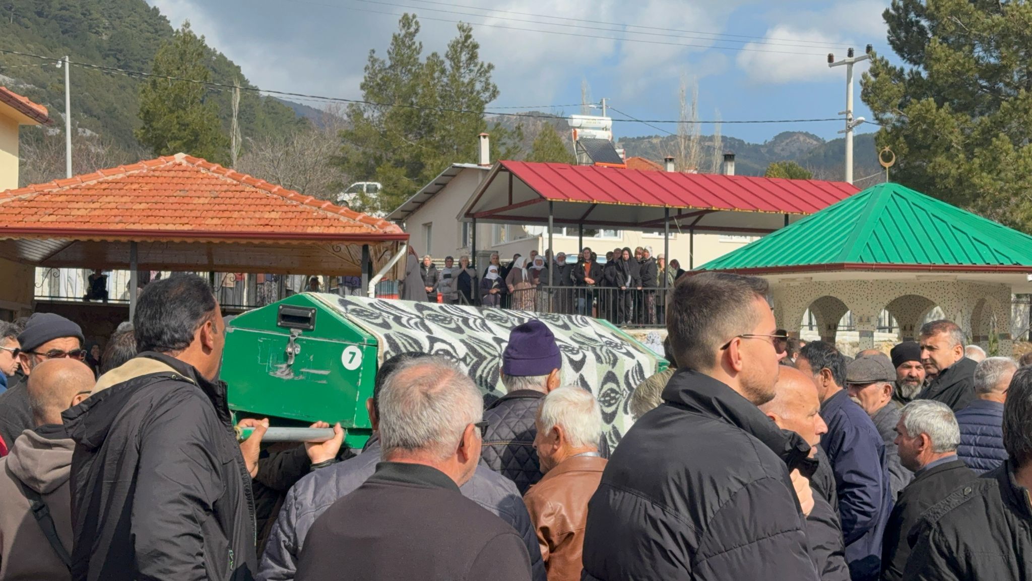 Fethiye’de Evde Çıkan Yangında Ölen Karı Koca Yan Yana Defnedildi