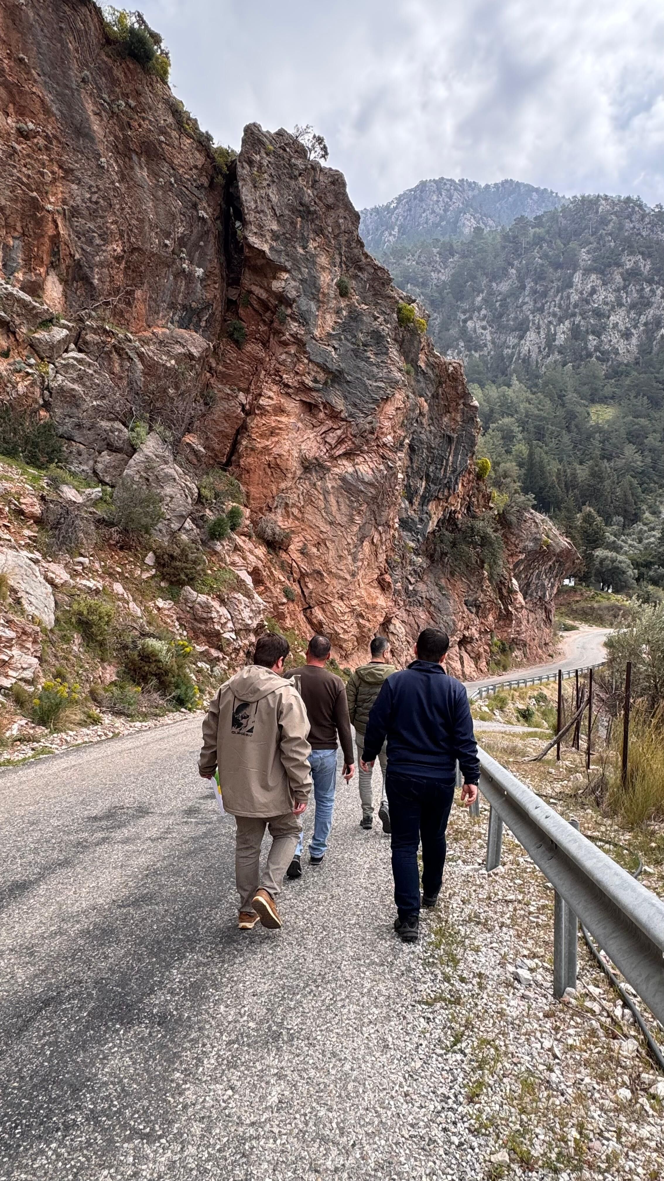 Fethiye’de Faralya Yolunda Kaya Tehlikesi
