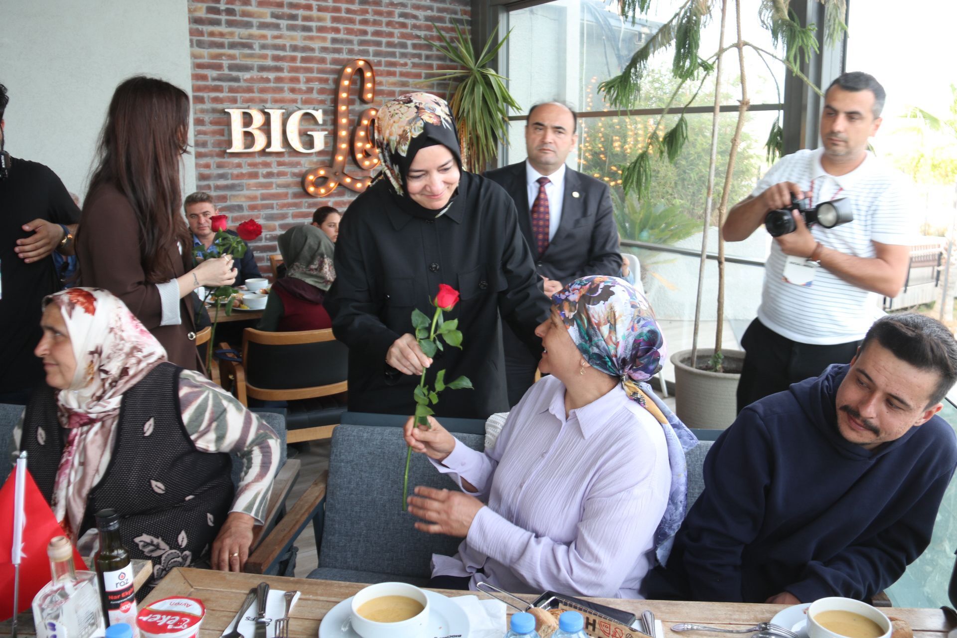 Fatma Betül Sayan Kaya, Fethiye'de Şehit Aileleri Ve Gazilerle Bir Araya Geldi