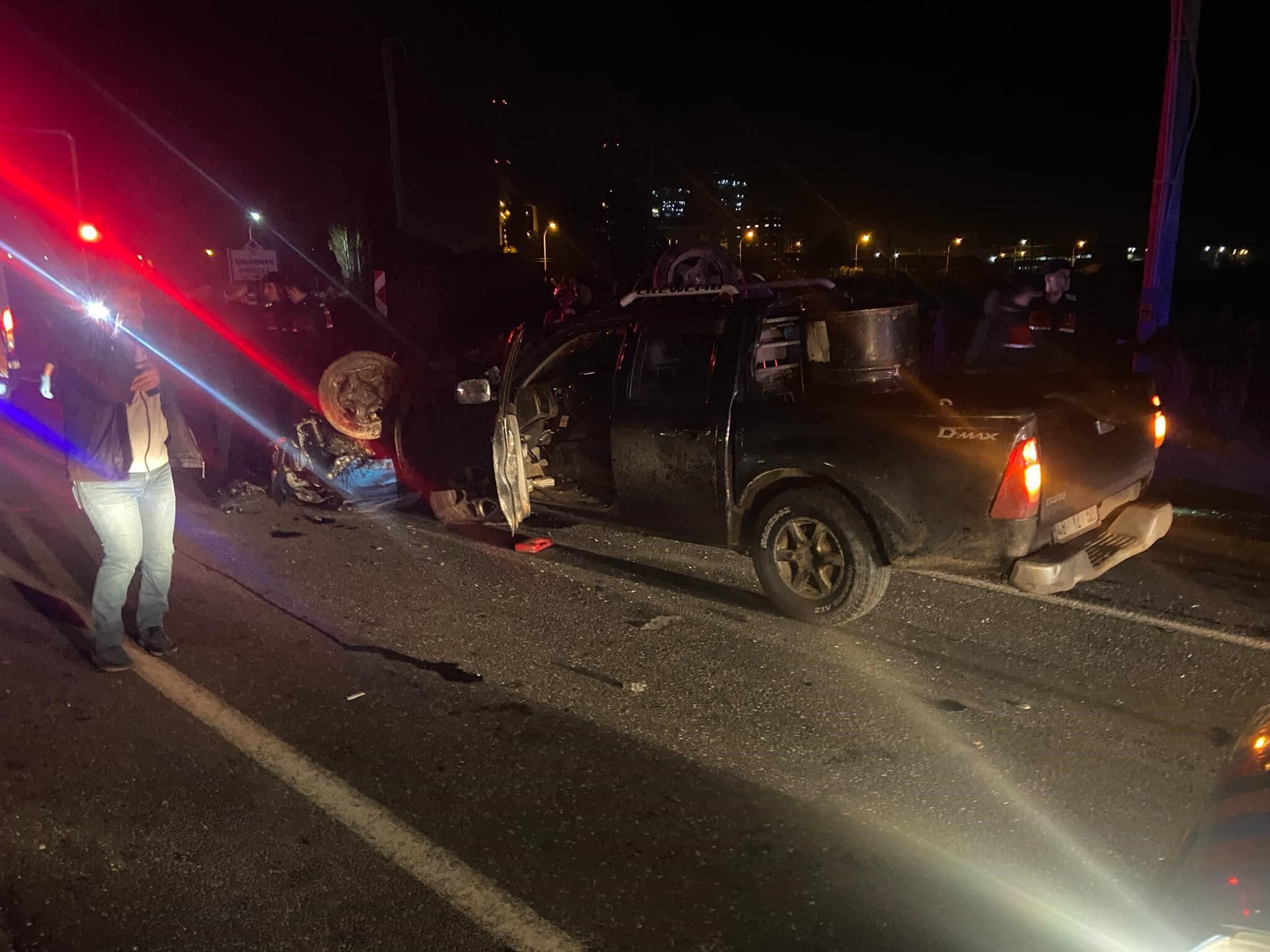 Kavşakta 2 Araç Çarpıştı: 2 Ölü, 2 Yaralı