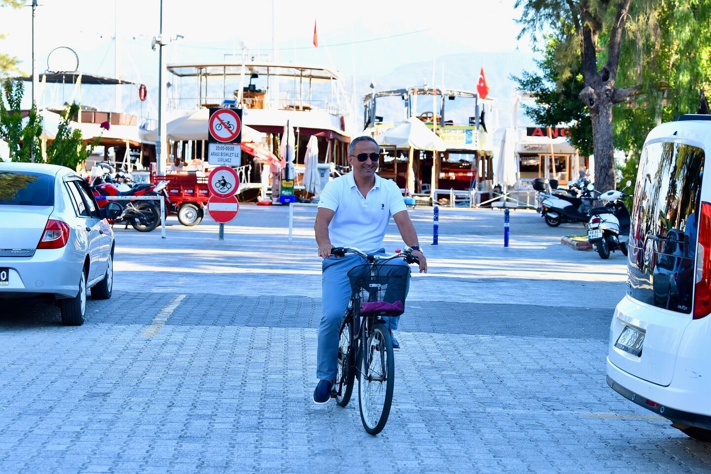 Belediye Personelleri İşe Bisikletle Geldiler