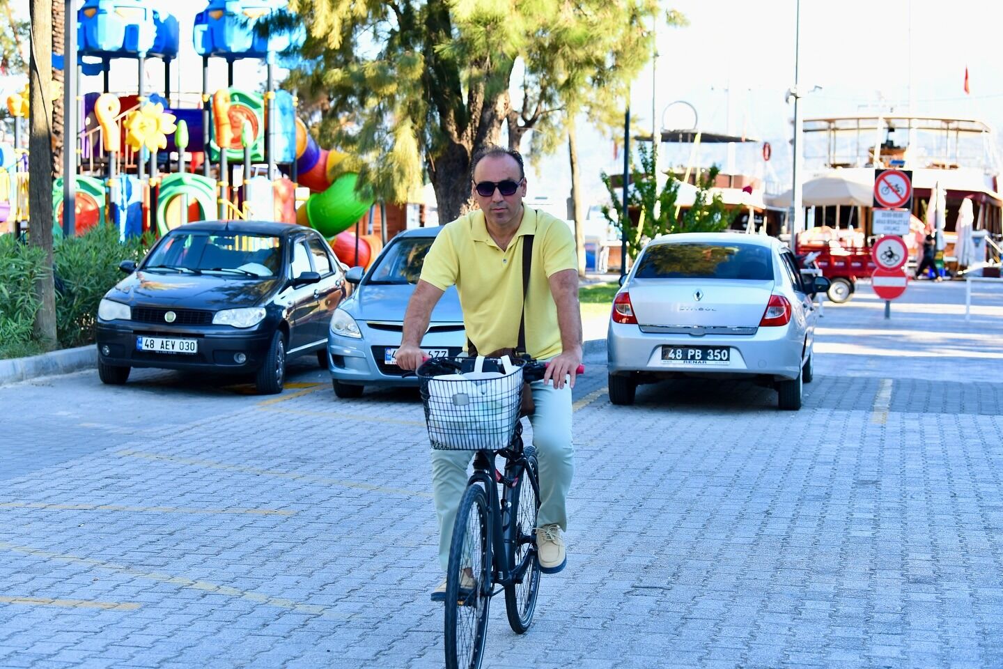 Belediye Personelleri İşe Bisikletle Geldiler
