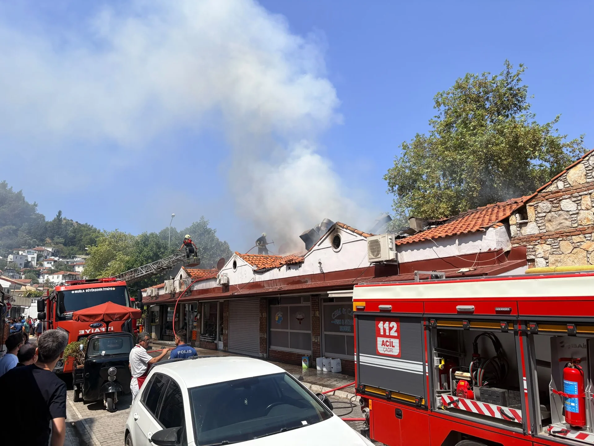 Fethiye Balık Hali’nde Çatı Yangını