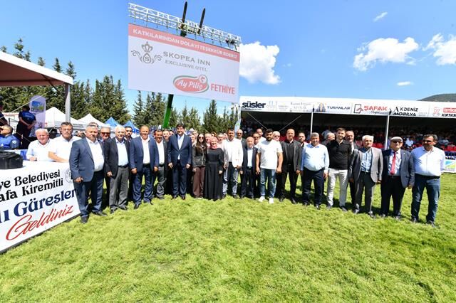 Fethiye’de Yağlı Güreşlerin Kazananı Feyzullah Aktürk Oldu