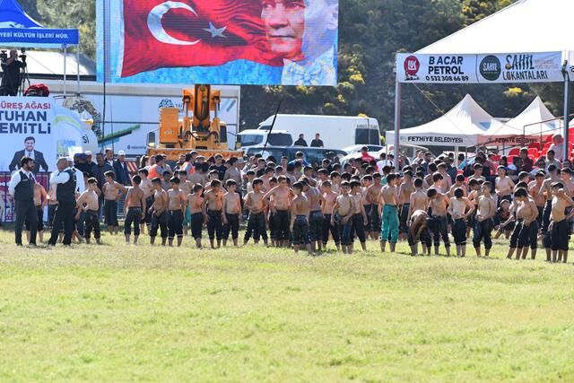Fethiye Belediyesi 3. Mustafa Kiremitli Yağlı Güreşleri Coşkuyla Başladı