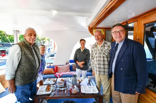 Fethiye Belediyesi’nden Gaziler, Şehit Aileleri ve Emeklilere Tekne Gezisi